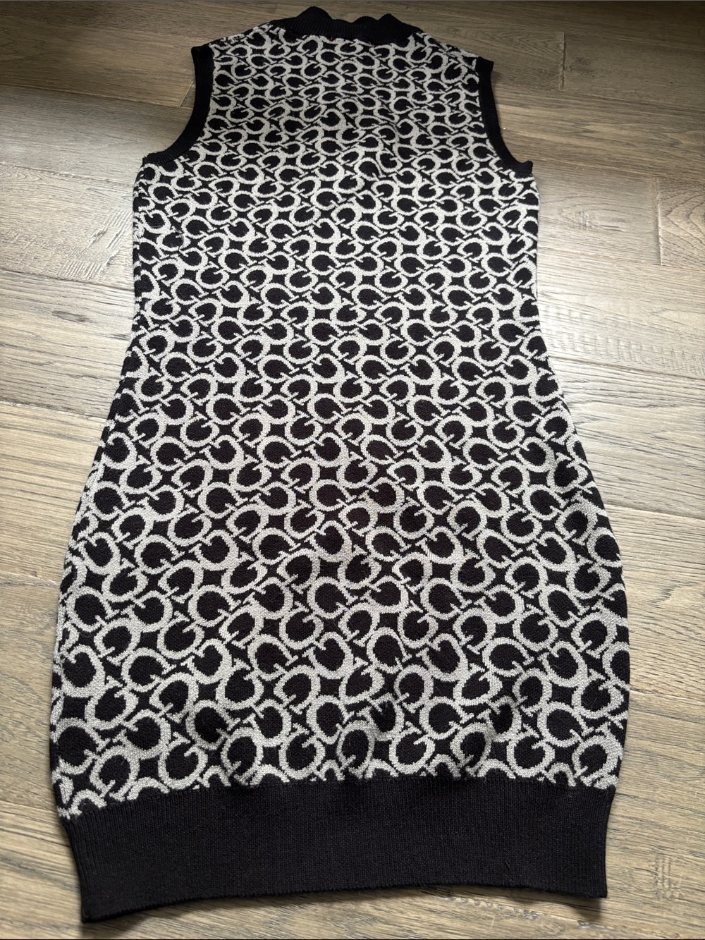 Guess | Eco Gianni Black and White Sleeveless Knit Logo Mini Dress Size Medium - Picture 13 of 14
